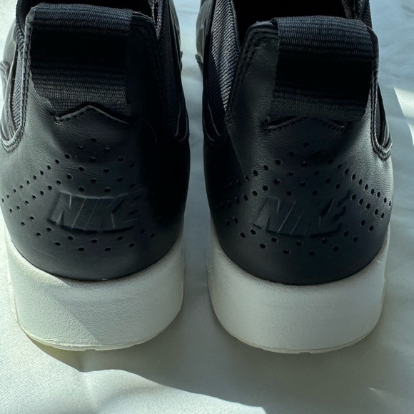 Today Sale ‼️ NIKE Black Slip-On Unisex Sneakers - Picture 5 of 9